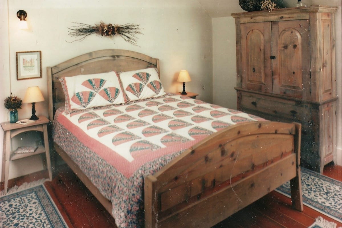 SquibbHouse - Village Room