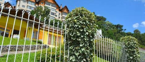 Fachada da propriedade