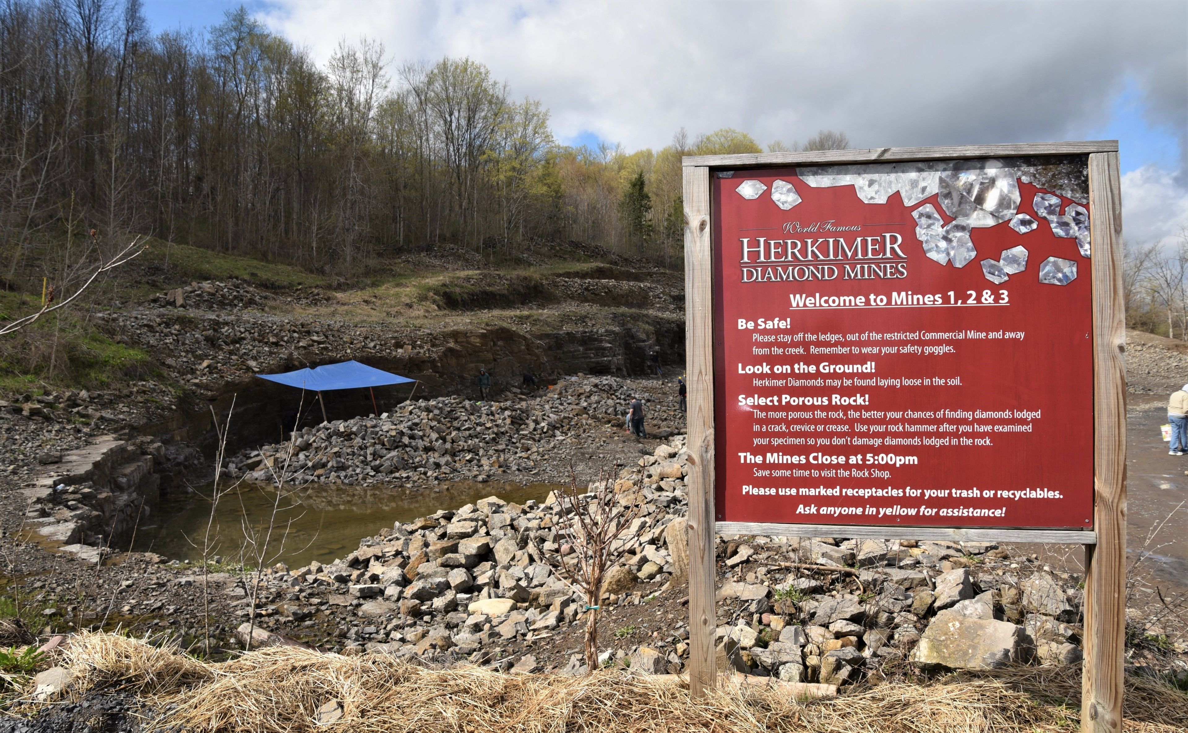 A sign for Herrkimer Diamond Mines with safety instructions and operational details.