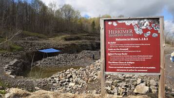 A sign for Herrkimer Diamond Mines with safety instructions and operational details.