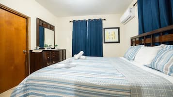 Nhà, 3 phòng ngủ | Bàn, truy cập Internet không dây miễn phí, bộ trải giường