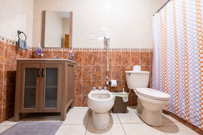 House, 3 Bedrooms | Bathroom