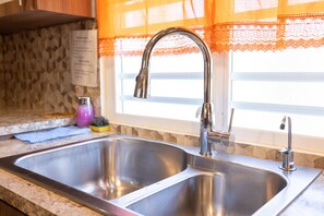 Casa, 3 habitaciones | Cocina privada | Frigorífico grande, microondas, horno y placa de cocina