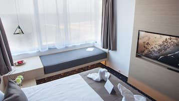 Deluxe Double Room, Sea View | 1 bedroom, premium bedding, minibar, individually furnished