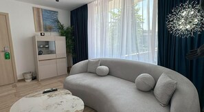 Suite Premium | Coin séjour | Télévision à écran plat