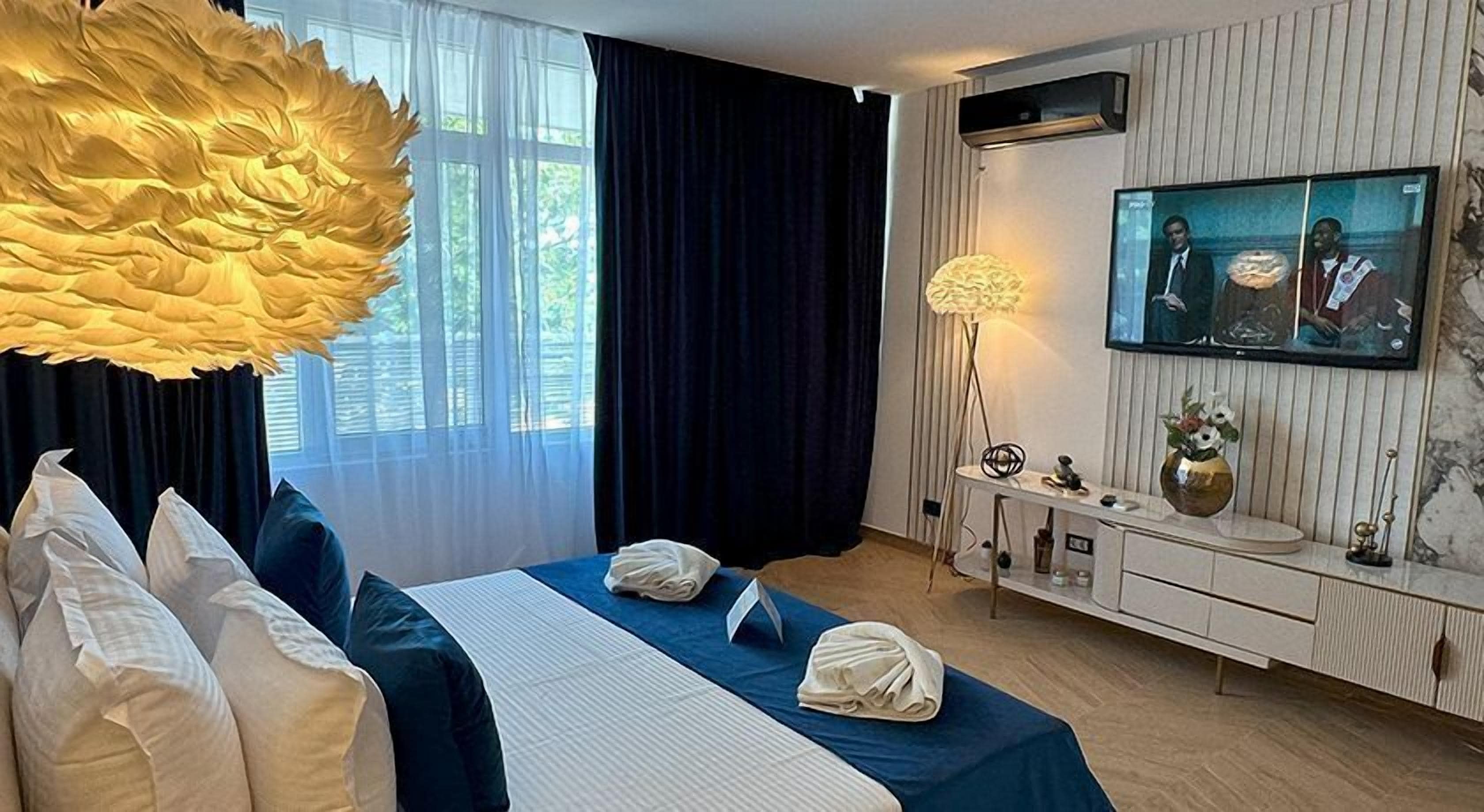 Premium Suite | 1 bedroom, premium bedding, minibar, individually furnished