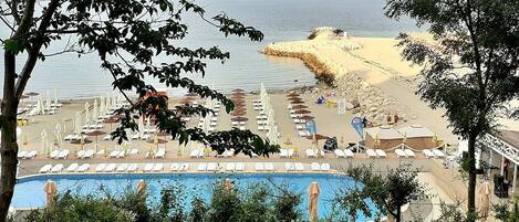 Piscine couverte, piscine extérieure (ouverte en saison)