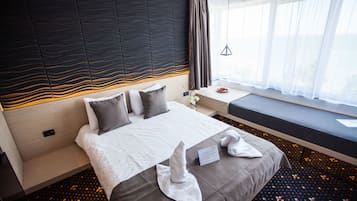 Deluxe Double Room, Sea View | 1 bedroom, premium bedding, minibar, individually furnished