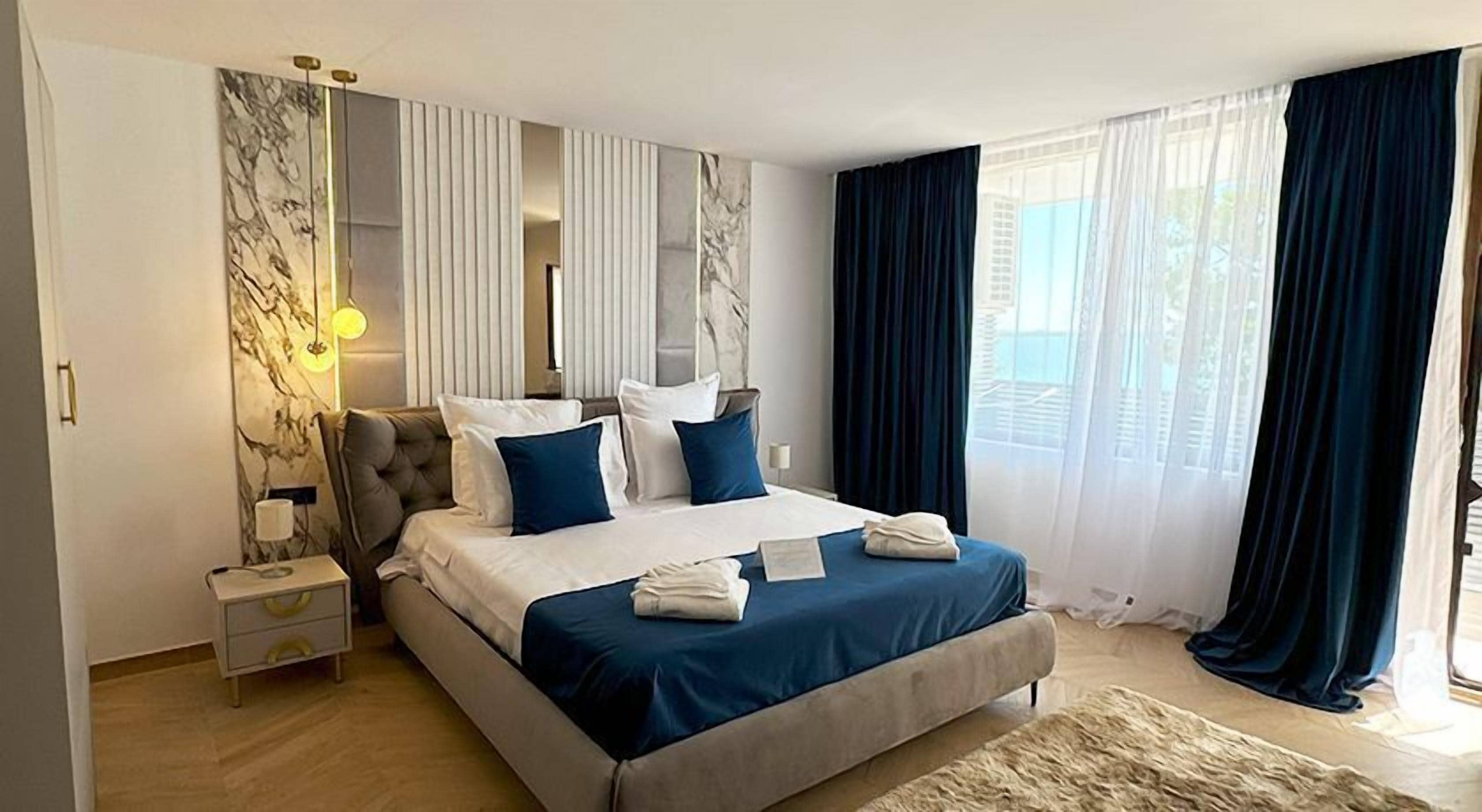 Deluxe Suite | 1 bedroom, premium bedding, minibar, individually furnished