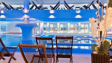 Piscina interna, piscina externa sazonal