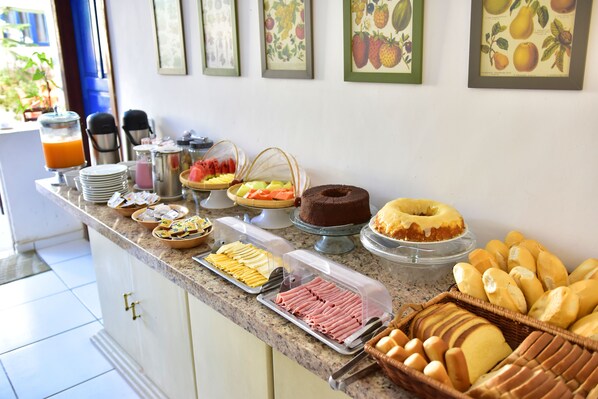 Free daily continental breakfast 
