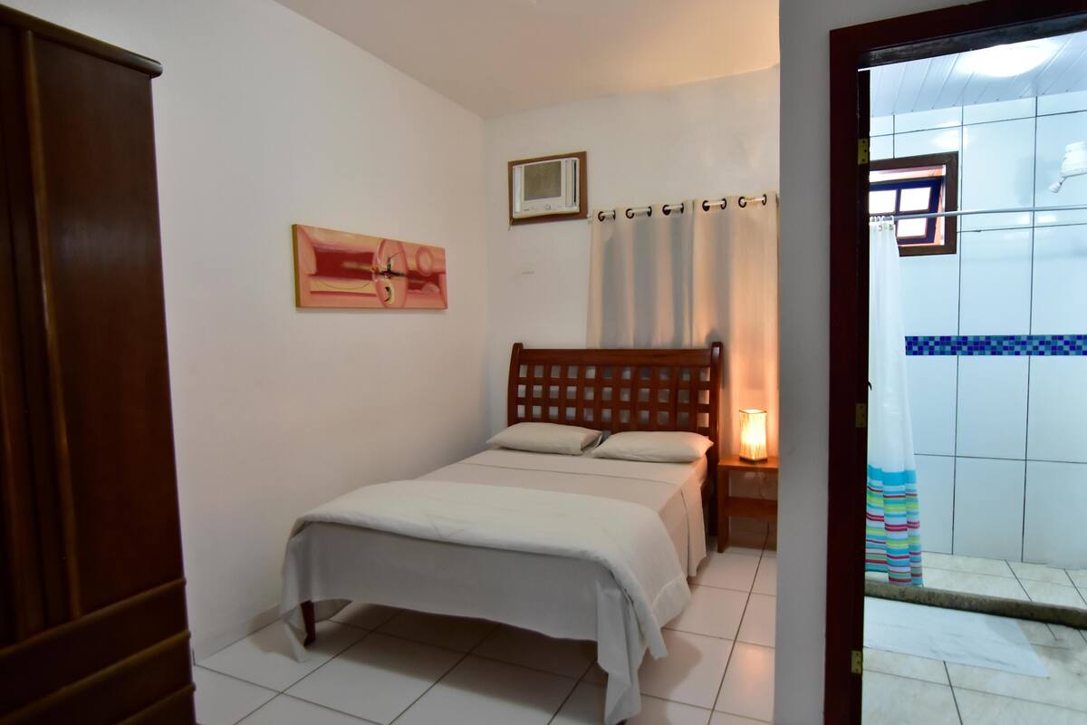 1 habitación, minibar, tabla de planchar con plancha y wifi gratis 
