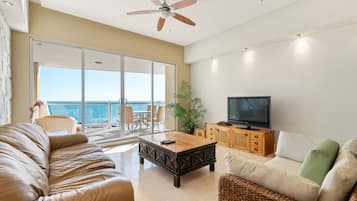 Condo | Área de sala de estar | Televisión de pantalla plana y reproductor de DVD