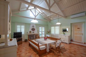 Interior - Beautiful mini eco farmhouse (Marathon)