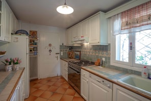 Interior - Beautiful mini eco farmhouse (Marathon)
