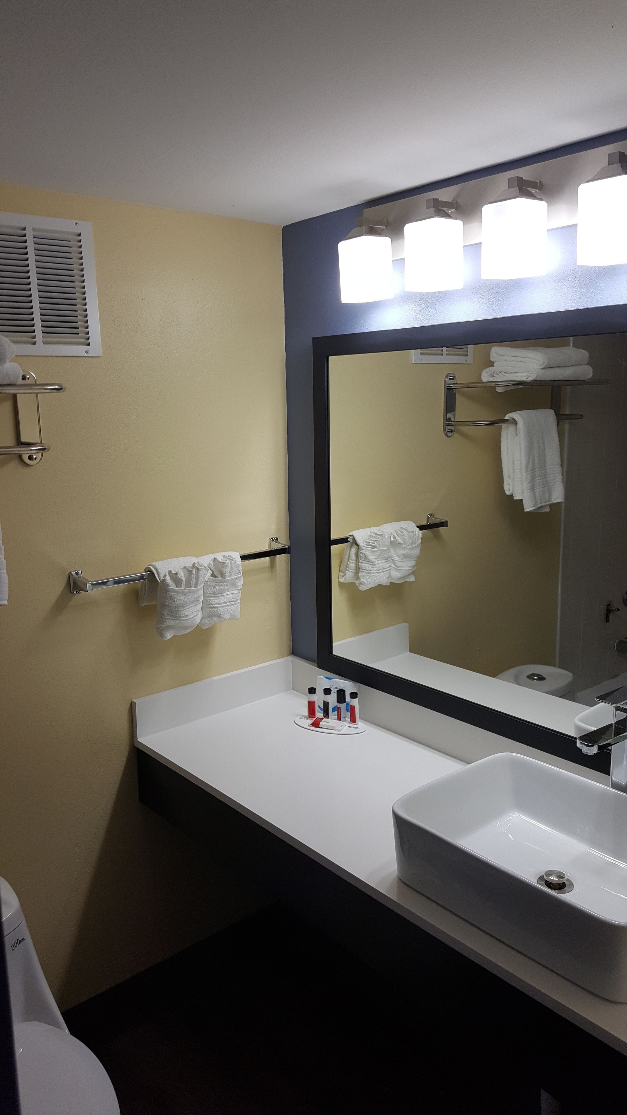 Foto - Days Inn & Suites by Wyndham Grand Rapids Near Downtown