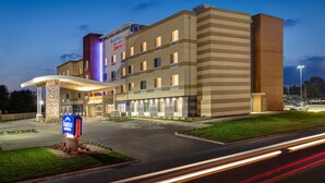 A multi-story hotel with a prominent entrance, a well-lit facade, and a parking lot. - Fairfield Inn & Suites by Marriott Shelby (Shelby)