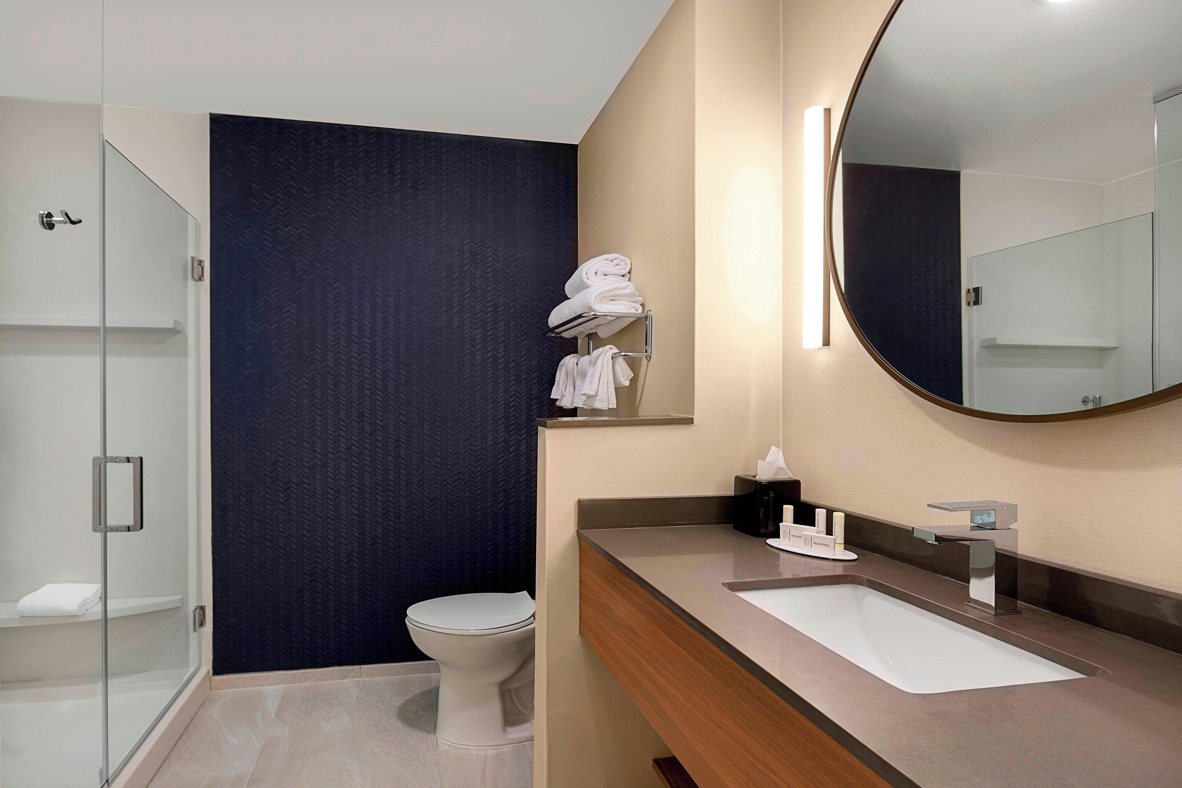 suite, 1 king bed with sofa bed | bathroom | combined shower/bathtub, free toiletries, hair dryer, towels