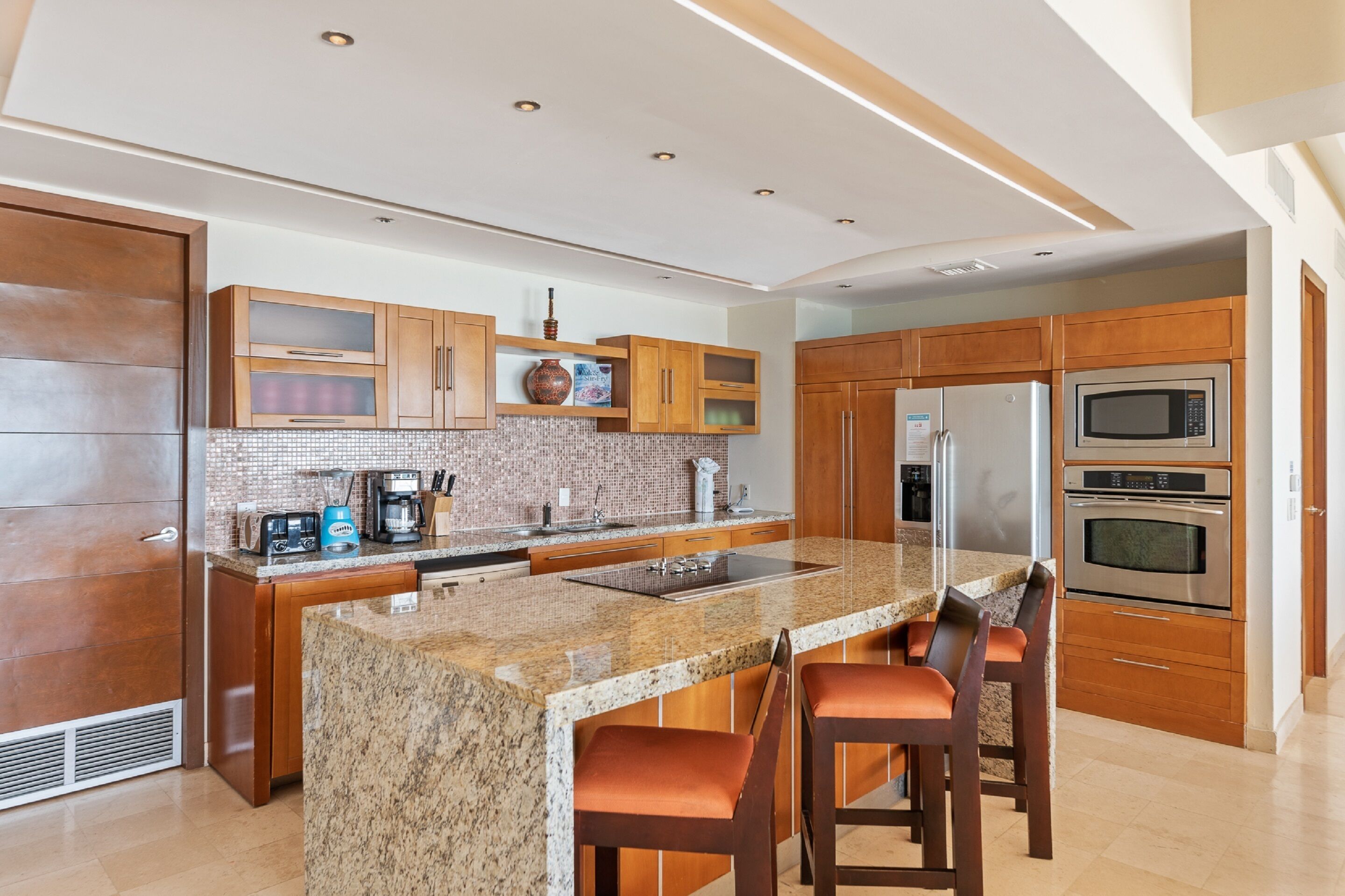 Condo | Private kitchen | Coffee/tea maker, full-size fridge, microwave, oven
