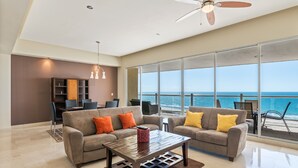 Condo | Khu phòng khách | TV màn hình phẳng 