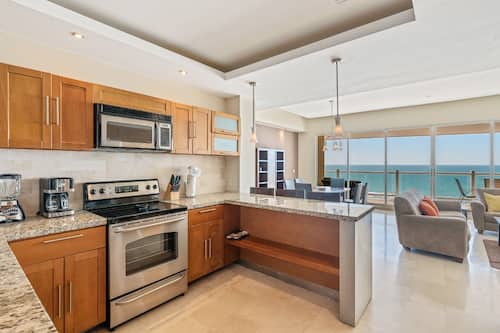 Condo | Cuisine privée | Réfrigérateur grande capacité avec congélateur, four à micro-ondes