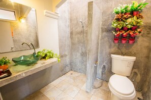 3-Bedroom Pool Villa  | 浴室 | 淋浴設備、免費梳洗用品、提供毛巾