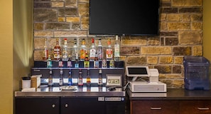Bar (on property) - Cobblestone Hotel & Suites - Hutchinson (Hutchinson)