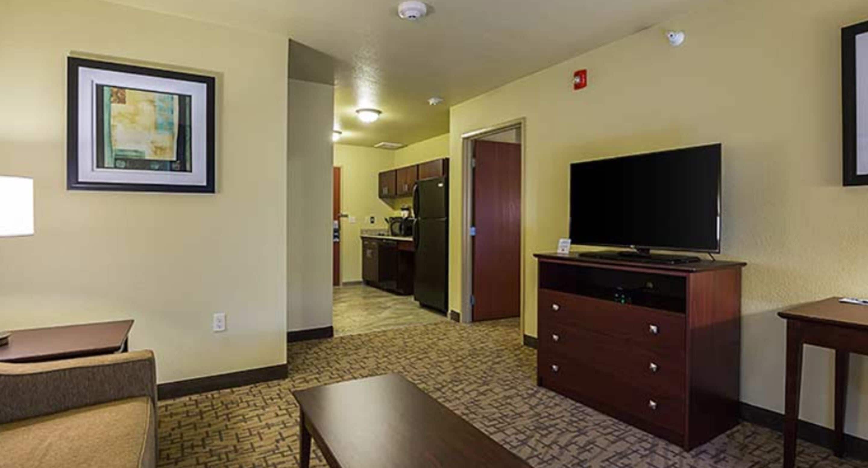 suite, 1 king bed with sofa bed, non smoking | private kitchen | fridge, microwave, coffee/tea maker