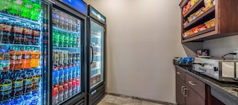 Cobblestone Hotel & Suites - Hutchinson