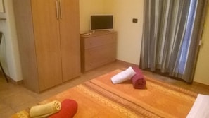 Free cots/infant beds, rollaway beds, free WiFi, bed sheets - Oasi B&B (Porto Cesareo)