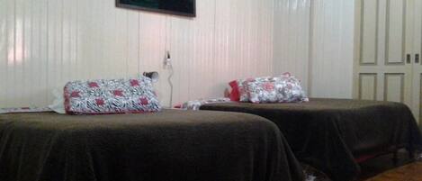 Chalet | 5 bedrooms, desk, iron/ironing board, travel crib