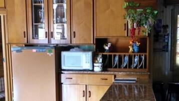 Peti sejuk, ketuhar gelombang mikro, ketuhar, pembancuh kopi/teh