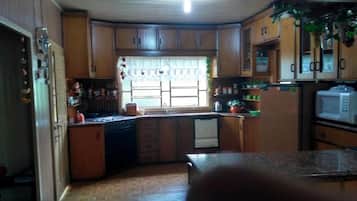 Peti sejuk, ketuhar gelombang mikro, ketuhar, pembancuh kopi/teh