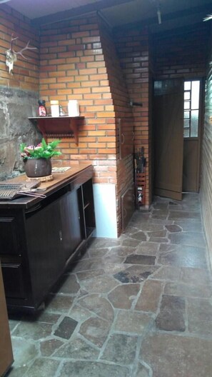 Peti sejuk, ketuhar gelombang mikro, ketuhar, pembancuh kopi/teh