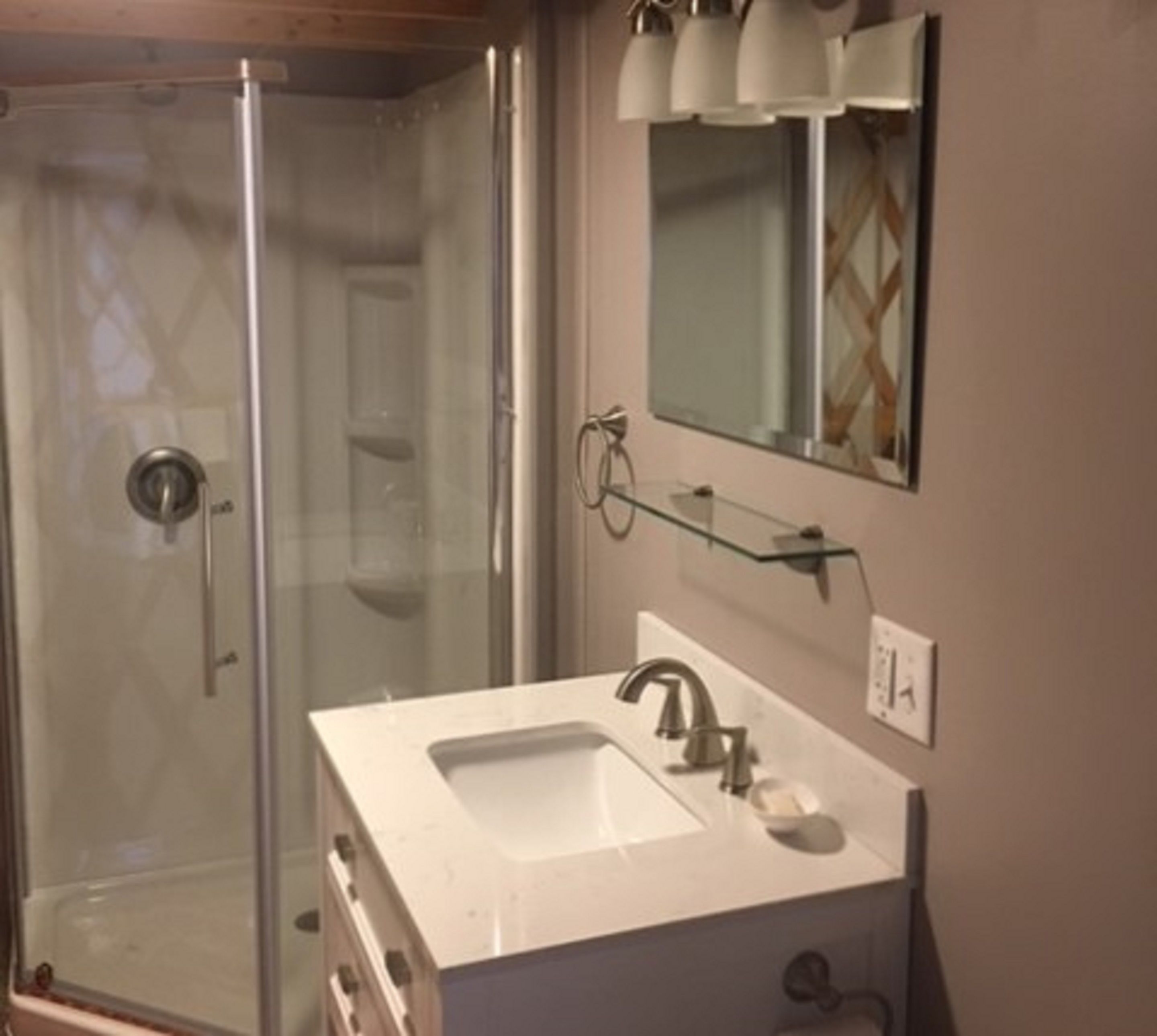 combined shower/bathtub, free toiletries, hair dryer, towels