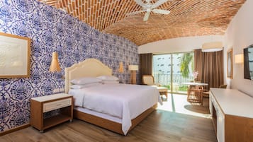 Jr Suite Hacienda King | Ropa de cama de alta calidad y minibar