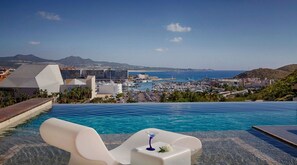 An infinity pool with a view of a marina and cityscape. - Villa Vegas by Cabo Platinum (Cabo San Lucas)