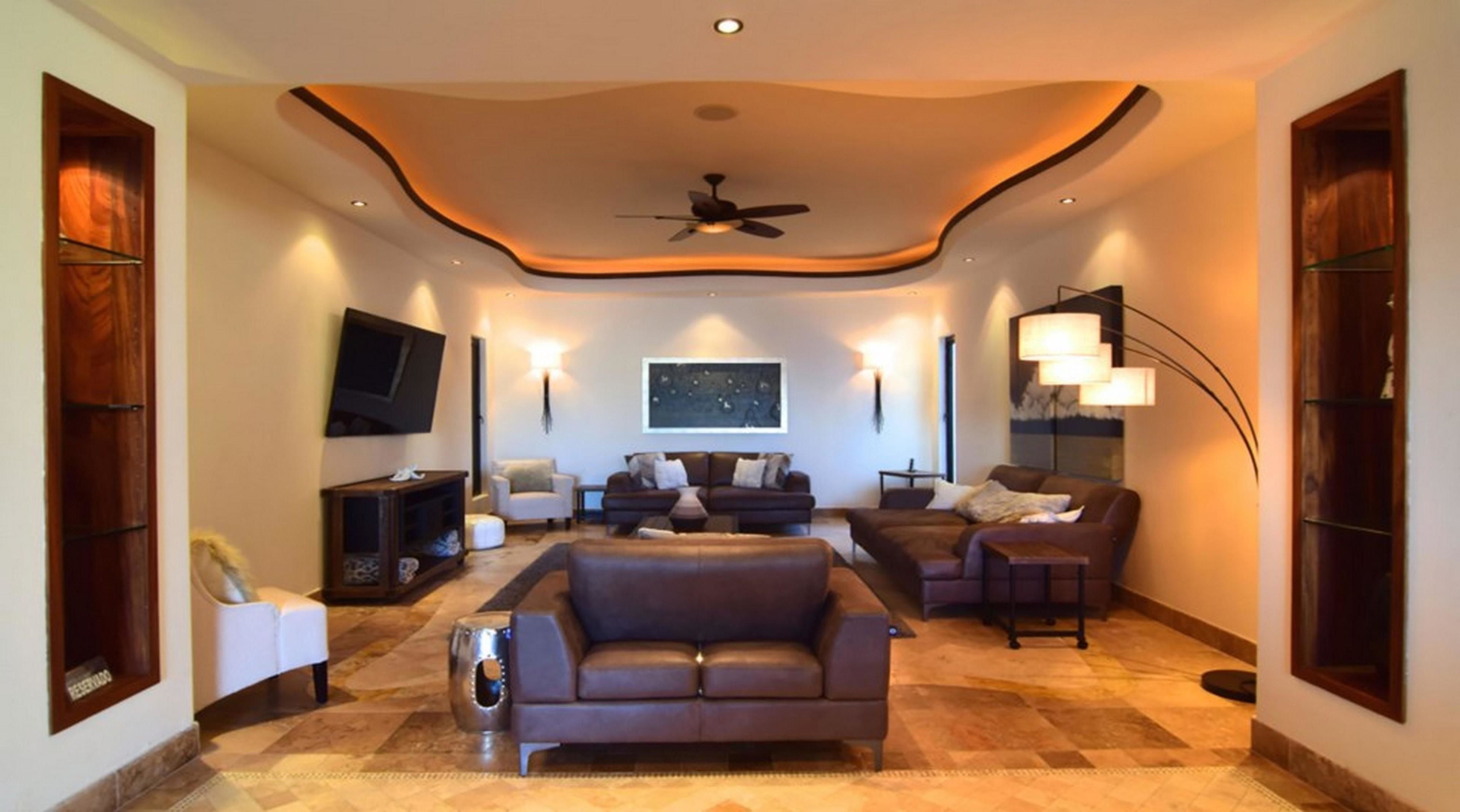 Vila família, vários quartos | Área de estar | TV de tela plana, DVD player