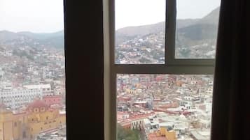 Hypo-allergenic bedding, iron/ironing board, free WiFi, bed sheets