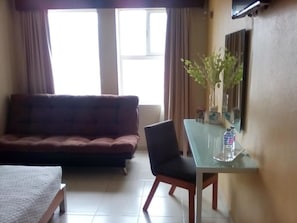 Habitación básica, 1 cama matrimonial, para no fumadores | Ropa de cama hipoalergénica y tabla de planchar con plancha 