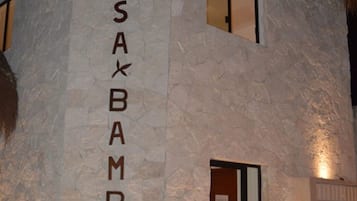 Vista frontal de la propiedad