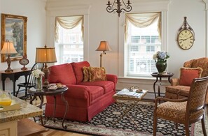 Suite, salle de bains privée (Suite 202) | Draps en coton égyptien, literie de qualité supérieure, surmatelas