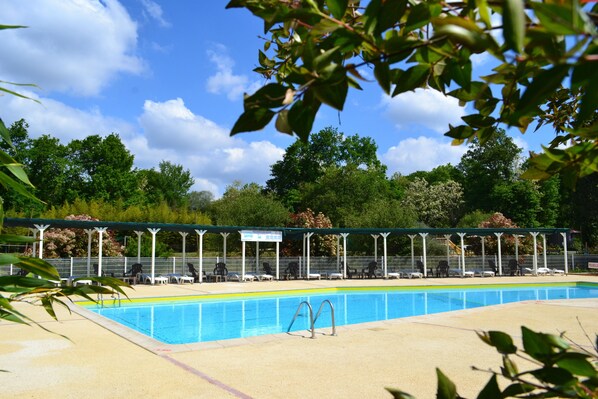 Seasonal outdoor pool, pool loungers - Camping Les Pins du Soleil (Saint-Paul-les-Dax)