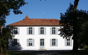 Front of property - Domaine de l'Esperon (Oeyreluy)