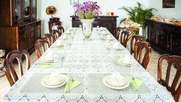 Free daily continental breakfast