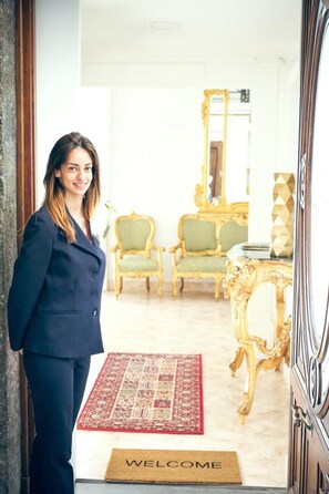 Interior entrance - Hotel Napoli Mia (Naples)
