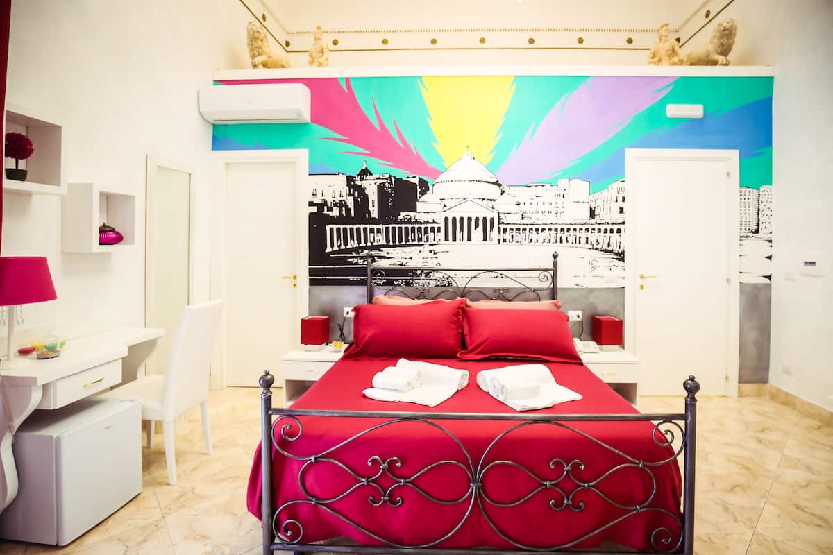 Deluxe vierpersoonskamer | 1 slaapkamer, luxe beddengoed, een minibar, een kluis op de kamer