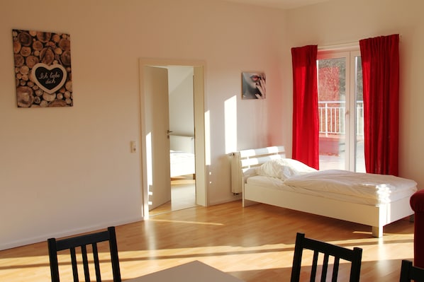 Appartement Deluxe, 2 chambres, vue jardin | 1 chambre, bureau, fer et planche à repasser, Wi-Fi gratuit