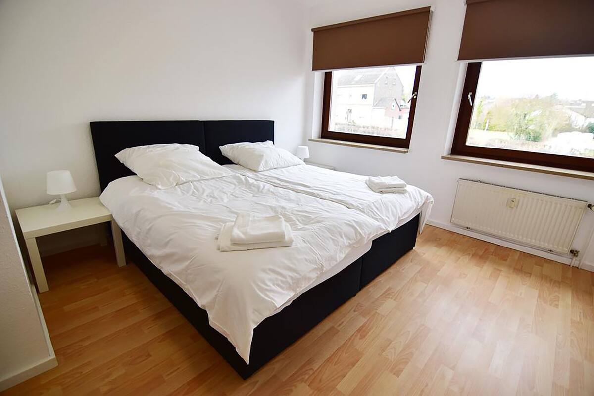 Apartamento exclusivo, 3 quartos, vista para o jardim (04) | 1 quarto, escrivaninha, ferros/tábuas de passar roupa, Wi-Fi de cortesia