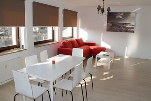 Repas dans la chambre